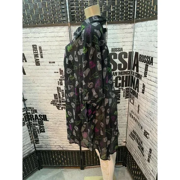 Torrid Disney Villains Plus 4 Black Button Down Poison Graphic 3/4 Sleeve Top - Picture 5 of 6